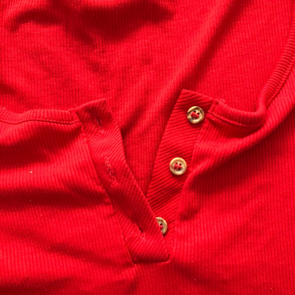 Red crop button down - Picture 2 of 3